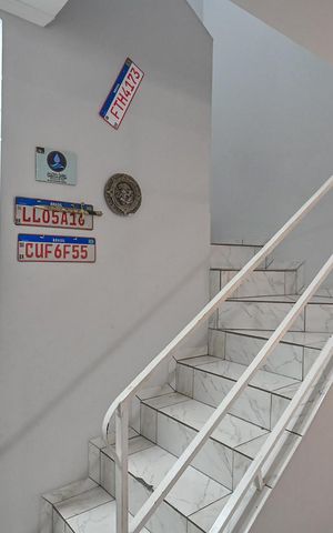 Casa à venda com 74m², 2 quartos e 2 vagasEscada