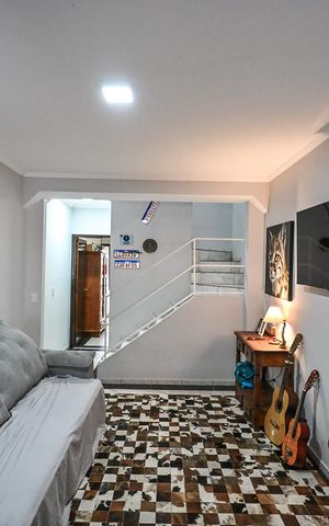Casa à venda com 74m², 2 quartos e 2 vagasSala