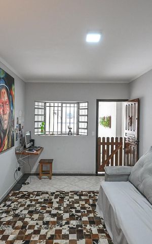Casa à venda com 74m², 2 quartos e 2 vagasSala