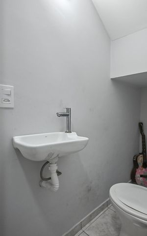 Casa à venda com 74m², 2 quartos e 2 vagasLavabo