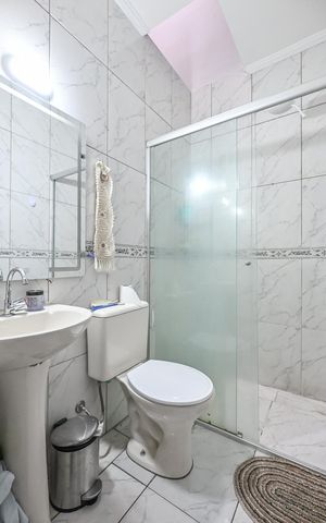 Casa à venda com 74m², 2 quartos e 2 vagasBanheiro