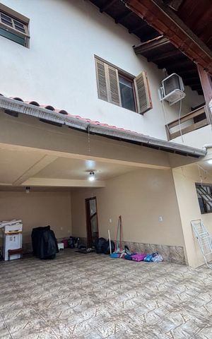 Casa à venda com 257m², 5 quartos e 1 vaga