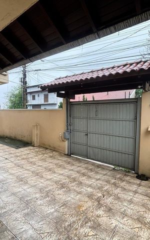 Casa à venda com 257m², 5 quartos e 1 vaga