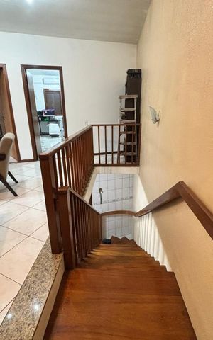 Casa à venda com 257m², 5 quartos e 1 vaga