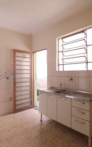 Casa à venda com 75m², 1 quarto e 3 vagas