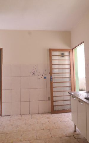Casa à venda com 75m², 1 quarto e 3 vagas