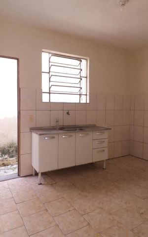 Casa à venda com 75m², 1 quarto e 3 vagas