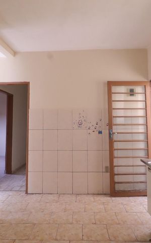 Casa à venda com 75m², 1 quarto e 3 vagas