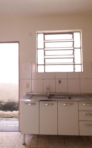 Casa à venda com 75m², 1 quarto e 3 vagas