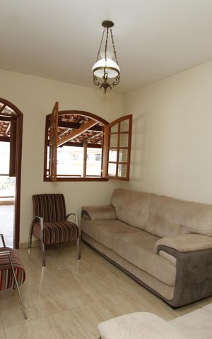Casa à venda com 120m², 8 quartos e 2 vagasSala