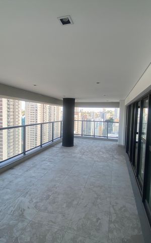 Apartamento à venda com 184m², 3 quartos e 3 vagas Apartamento à venda com 184m², 3 quartos e 3 vagasVaranda