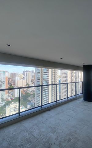 Apartamento à venda com 184m², 3 quartos e 3 vagas Apartamento à venda com 184m², 3 quartos e 3 vagasVaranda