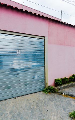 Casa para alugar com 120m², 2 quartos e 2 vagasFachada