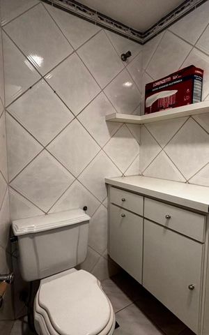 Apartamento para alugar com 77m², 2 quartos e 1 vaga Apartamento para alugar com 77m², 2 quartos e 1 vagaBanheiro