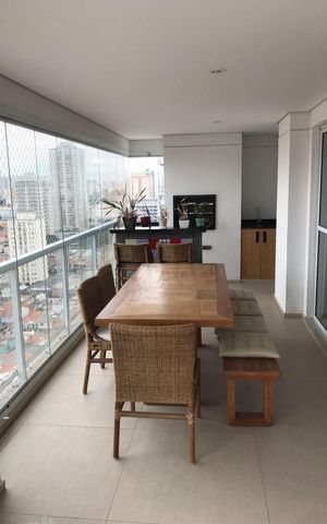 Apartamento à venda com 130m², 3 quartos e 2 vagas Apartamento à venda com 130m², 3 quartos e 2 vagasVaranda