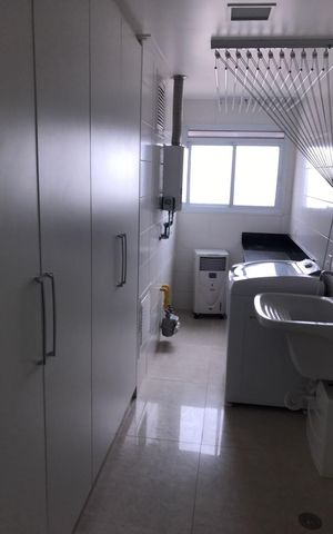 Apartamento à venda com 130m², 3 quartos e 2 vagas Apartamento à venda com 130m², 3 quartos e 2 vagasÁrea de serviço