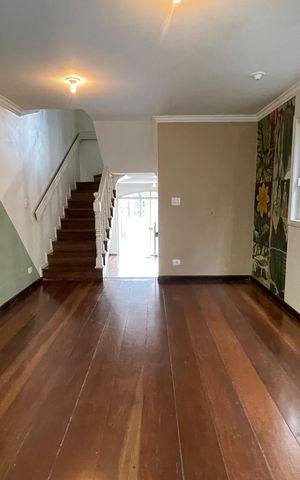 Casa para alugar com 350m², 4 quartos e 2 vagas Casa para alugar com 350m², 4 quartos e 2 vagasSala de Jantar