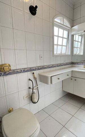 Casa para alugar com 350m², 4 quartos e 2 vagas Casa para alugar com 350m², 4 quartos e 2 vagasBanheiro 2