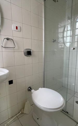 Casa para alugar com 350m², 4 quartos e 2 vagas Casa para alugar com 350m², 4 quartos e 2 vagasBanheiro 1