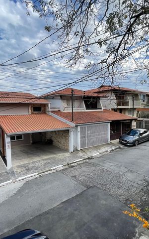 Casa para alugar com 350m², 4 quartos e 2 vagas Casa para alugar com 350m², 4 quartos e 2 vagasVista