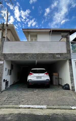 Casa para alugar com 350m², 4 quartos e 2 vagas Casa para alugar com 350m², 4 quartos e 2 vagasFachada