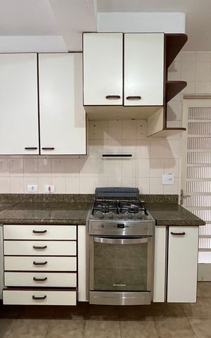 Casa para alugar com 350m², 4 quartos e 2 vagas Casa para alugar com 350m², 4 quartos e 2 vagasCozinha