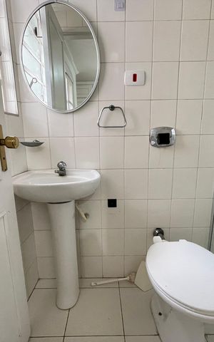 Casa para alugar com 350m², 4 quartos e 2 vagas Casa para alugar com 350m², 4 quartos e 2 vagasBanheiro 1