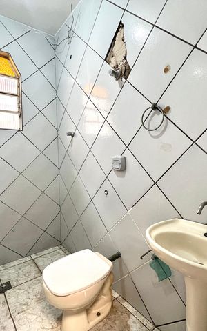 Casa à venda com 360m², 3 quartos e 3 vagas Casa à venda com 360m², 3 quartos e 3 vagasBanheiro Social