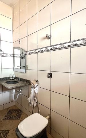Casa à venda com 360m², 3 quartos e 3 vagas Casa à venda com 360m², 3 quartos e 3 vagasBanheiro Social