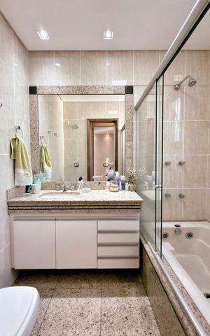 Apartamento à venda com 132m², 4 quartos e 2 vagas Apartamento à venda com 132m², 4 quartos e 2 vagasBanheiro da Suíte