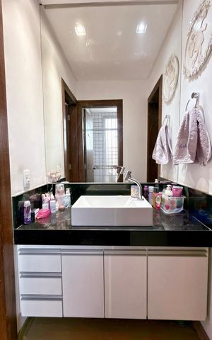Apartamento à venda com 132m², 4 quartos e 2 vagas Apartamento à venda com 132m², 4 quartos e 2 vagasBanheiro social