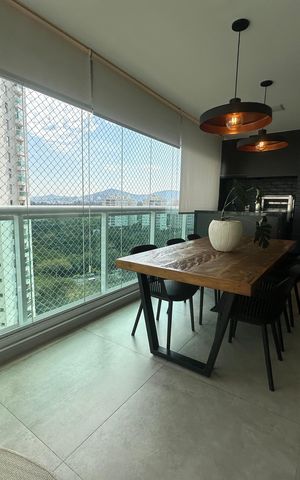 Apartamento para alugar com 200m², 4 quartos e 3 vagas Apartamento para alugar com 200m², 4 quartos e 3 vagasVaranda