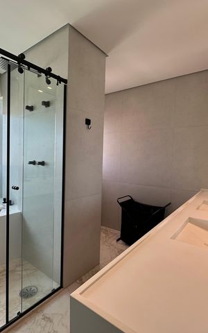 Apartamento para alugar com 200m², 4 quartos e 3 vagas Apartamento para alugar com 200m², 4 quartos e 3 vagasBanheiro da Suíte 3