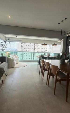 Apartamento para alugar com 200m², 4 quartos e 3 vagas Apartamento para alugar com 200m², 4 quartos e 3 vagasSala de Jantar