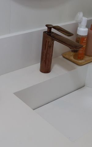 Apartamento para alugar com 200m², 4 quartos e 3 vagas Apartamento para alugar com 200m², 4 quartos e 3 vagasBanheiro da Suíte 1