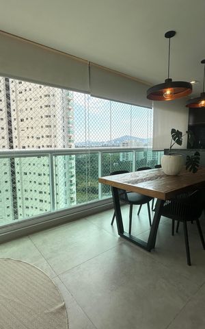 Apartamento para alugar com 200m², 4 quartos e 3 vagas Apartamento para alugar com 200m², 4 quartos e 3 vagasVaranda