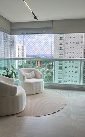 Apartamento para alugar com 200m², 4 quartos e 3 vagas Apartamento para alugar com 200m², 4 quartos e 3 vagasVaranda