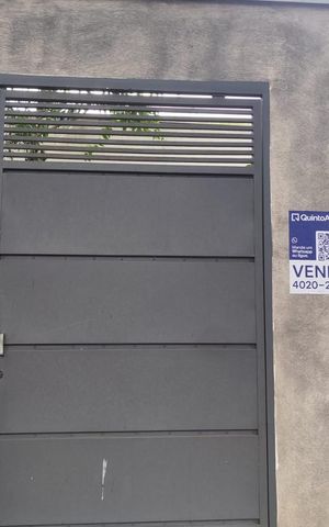 Casa à venda com 350m², 3 quartos e 2 vagas Casa à venda com 350m², 3 quartos e 2 vagasPlaquinha