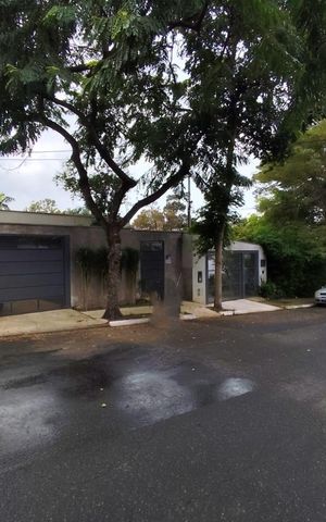 Casa à venda com 350m², 3 quartos e 2 vagas Casa à venda com 350m², 3 quartos e 2 vagasFachada