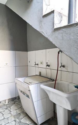 Casa à venda com 133m², 4 quartos e 2 vagasLavanderia