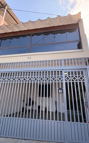 Casa à venda com 133m², 4 quartos e 2 vagasFachada 