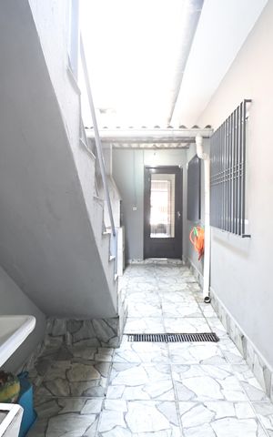 Casa à venda com 133m², 4 quartos e 2 vagasLavanderia