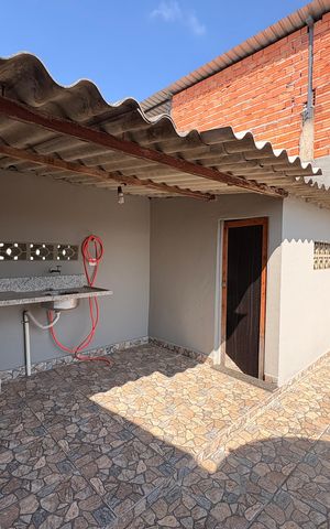 Casa à venda com 133m², 4 quartos e 2 vagasLaje
