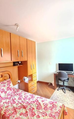 Casa à venda com 210m², 4 quartos e 3 vagas Casa à venda com 210m², 4 quartos e 3 vagasQuarto