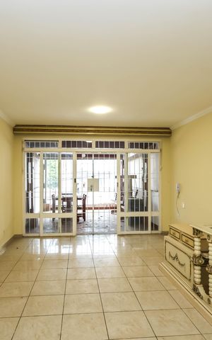 Casa para alugar com 152m², 3 quartos e 3 vagasSala