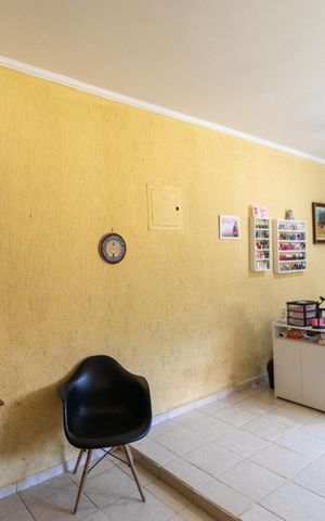 Casa à venda com 250m², 2 quartos e 3 vagas Casa à venda com 250m², 2 quartos e 3 vagasSala