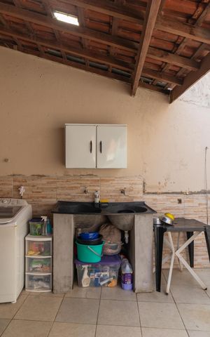 Casa à venda com 250m², 2 quartos e 3 vagas Casa à venda com 250m², 2 quartos e 3 vagasÁrea de Serviço
