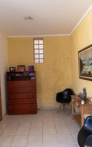 Casa à venda com 250m², 2 quartos e 3 vagas Casa à venda com 250m², 2 quartos e 3 vagasSala