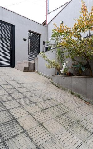 Casa para alugar com 310m², 3 quartos e 4 vagas Casa para alugar com 310m², 3 quartos e 4 vagasEntrada e jardim