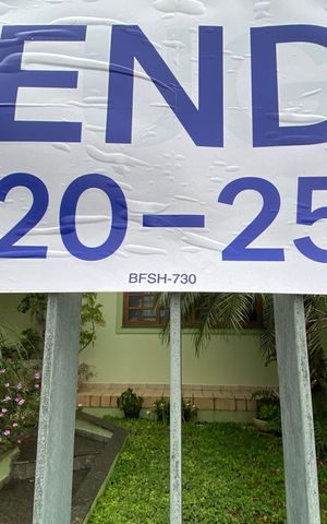 Casa à venda com 168m², 3 quartos e 2 vagas Casa à venda com 168m², 3 quartos e 2 vagasID